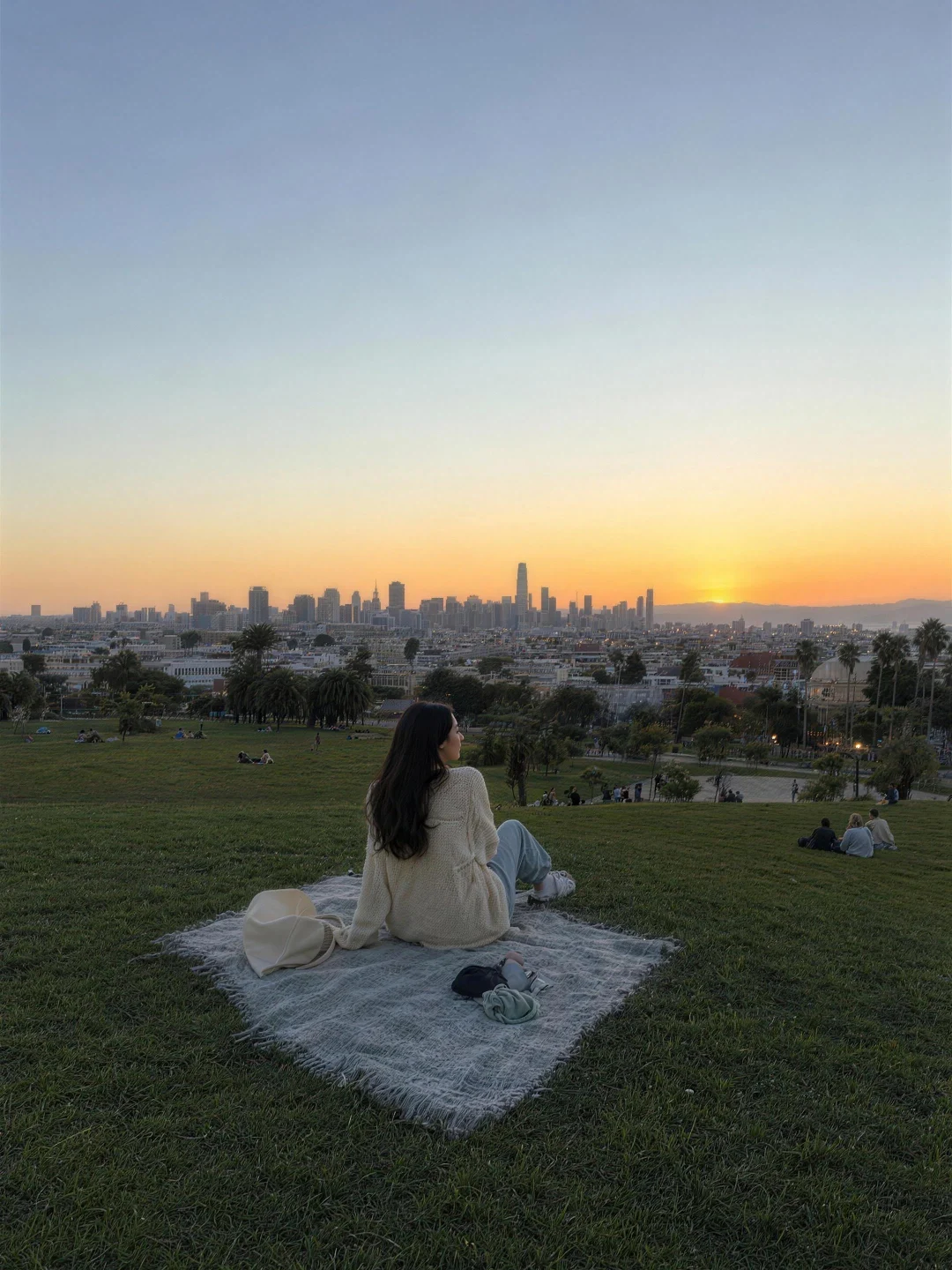 An illustrative portrait scene for practicing composition in a park
